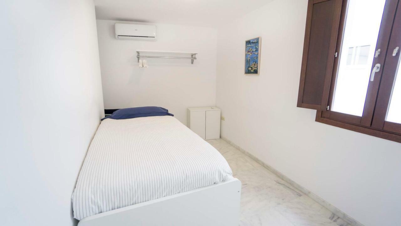 Rentalsevilla Espacioso Duplex En La Puerta Real Εξωτερικό φωτογραφία